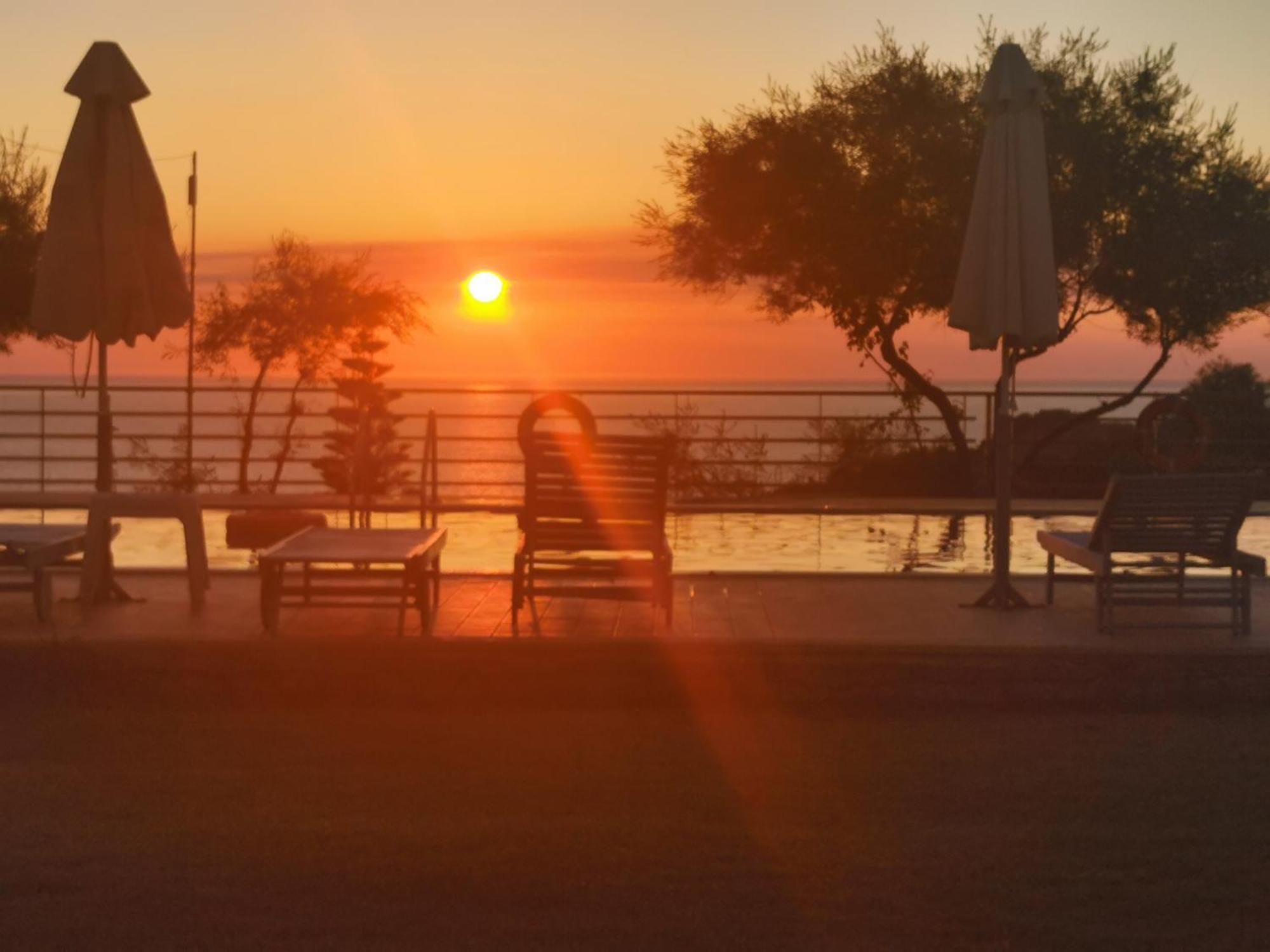 Molivos Sunset Apartments มิธิมนา ภายนอก รูปภาพ