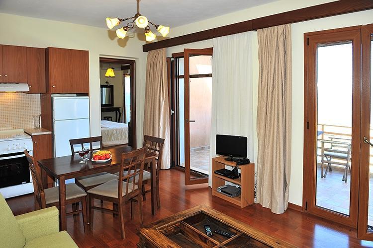 Molivos Sunset Apartments มิธิมนา ภายนอก รูปภาพ