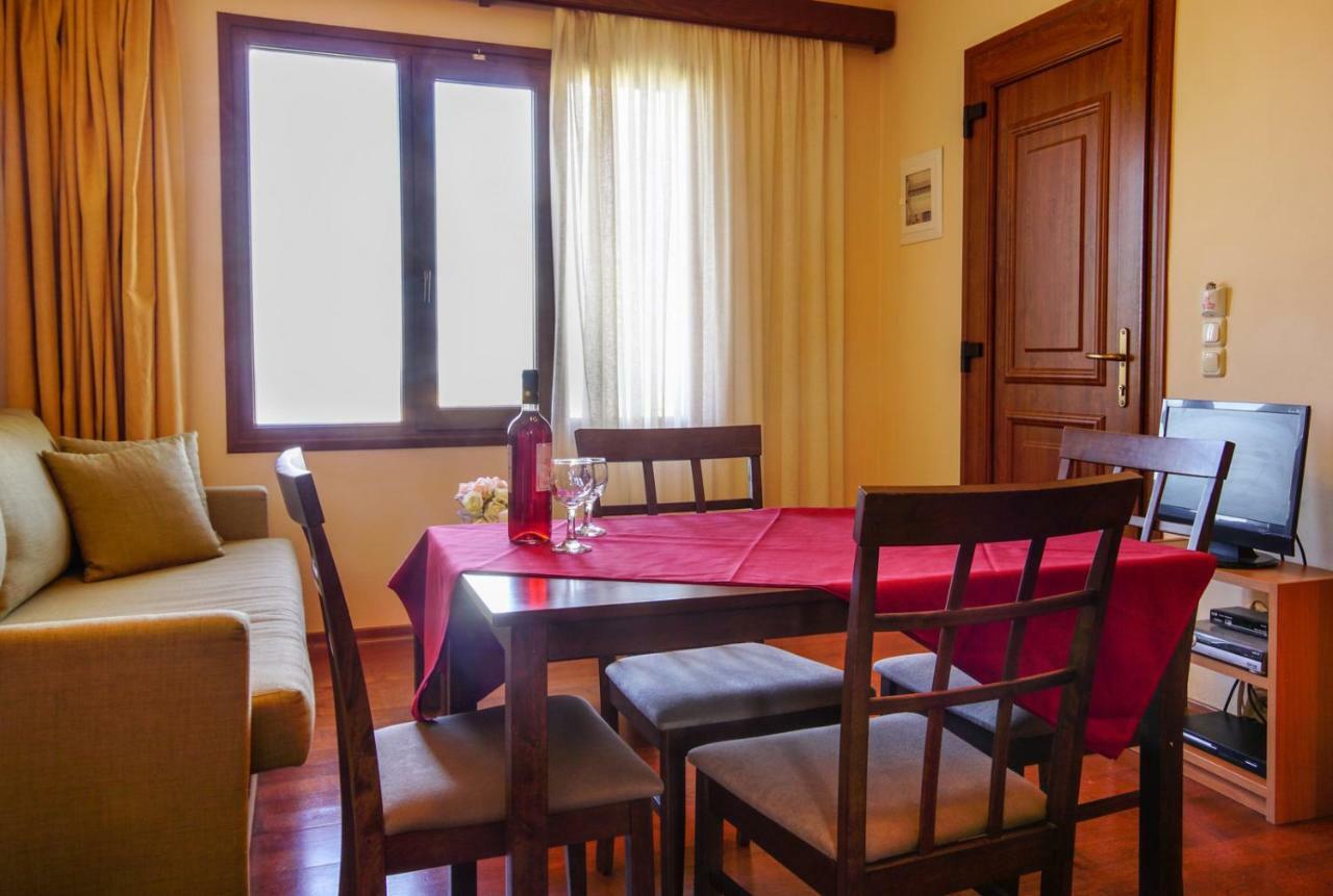 Molivos Sunset Apartments มิธิมนา ภายนอก รูปภาพ